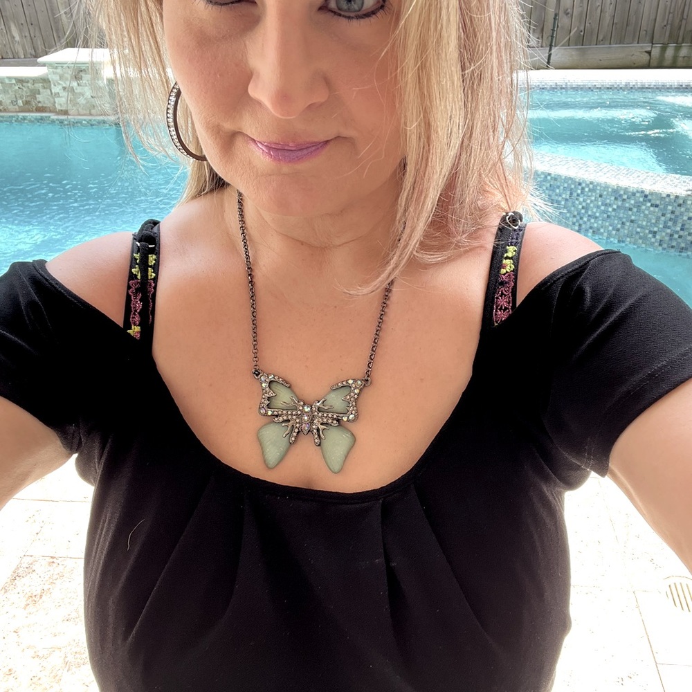 In Search of CeCe Cold Should Blouse like this one Do NOT buy (ISO) MEDIUM